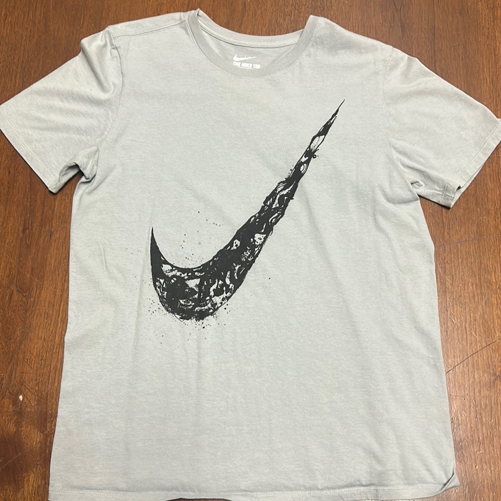 Nike grey t-shirt, size medium great condition